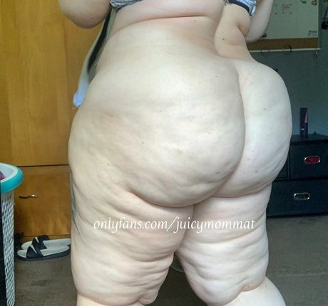 Nacktes geleaktes OnlyFans-Foto von Juicymommat