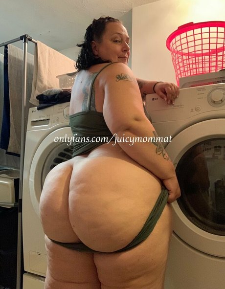 Nacktes geleaktes OnlyFans-Foto von Juicymommat