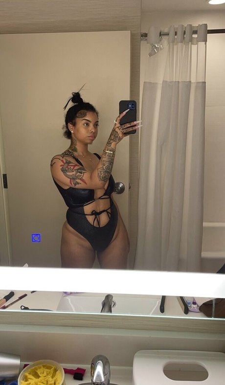 Nacktes geleaktes OnlyFans-Foto von Mamasmamasrec