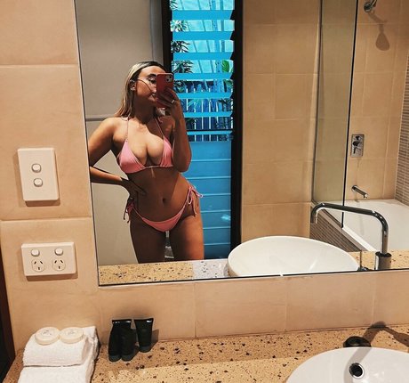 Nacktes geleaktes OnlyFans-Foto von Lavender Baj