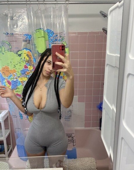 Nacktes geleaktes OnlyFans-Foto von Sarina