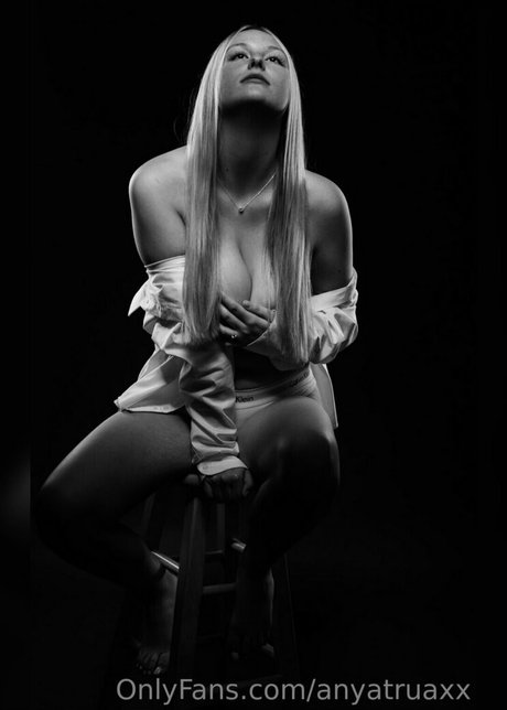 Nacktes geleaktes OnlyFans-Foto von Anya Truax