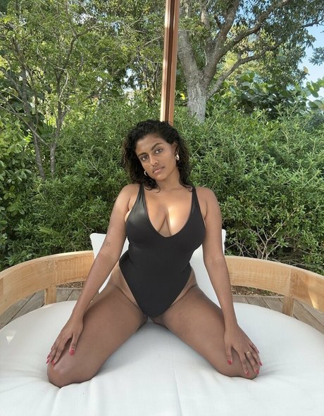 Nacktes geleaktes OnlyFans-Foto von Yamini Nambimadom