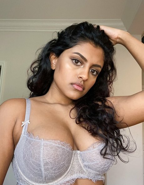 Nacktes geleaktes OnlyFans-Foto von Yamini Nambimadom
