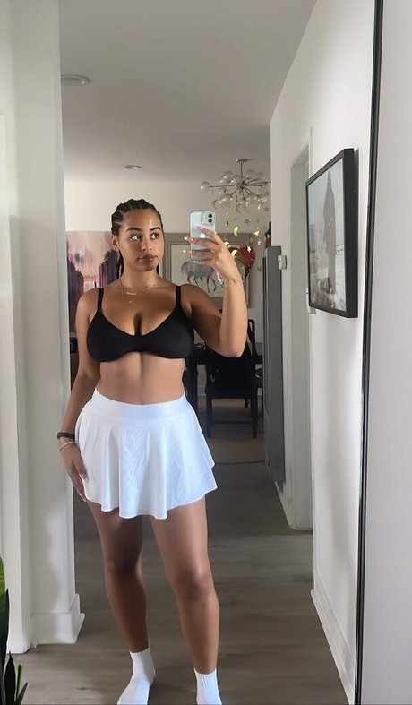 Nacktes geleaktes OnlyFans-Foto von Raina Morris