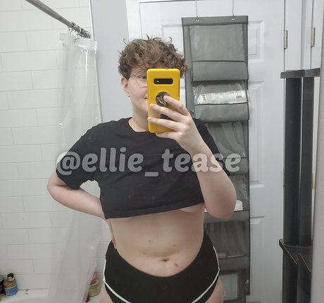 Nacktes geleaktes OnlyFans-Foto von Ellieteases