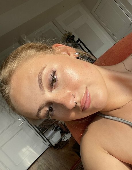 Nacktes geleaktes OnlyFans-Foto von Loveelivv