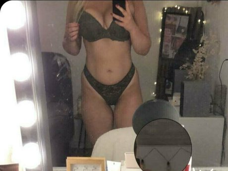 Nacktes geleaktes OnlyFans-Foto von Realnanna