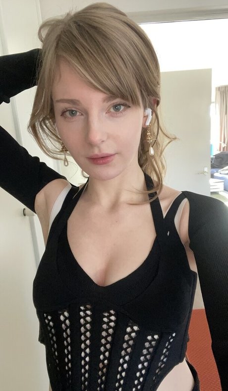 Nacktes geleaktes OnlyFans-Foto von Ella Freya