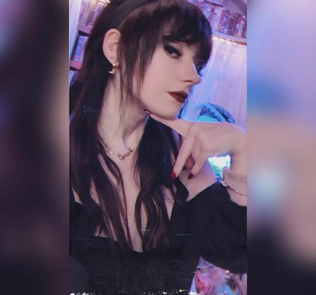 Nacktes geleaktes OnlyFans-Foto von Yogscast Bouphe