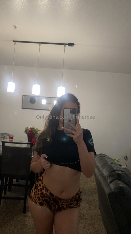 Nacktes geleaktes OnlyFans-Foto von Jhenerose