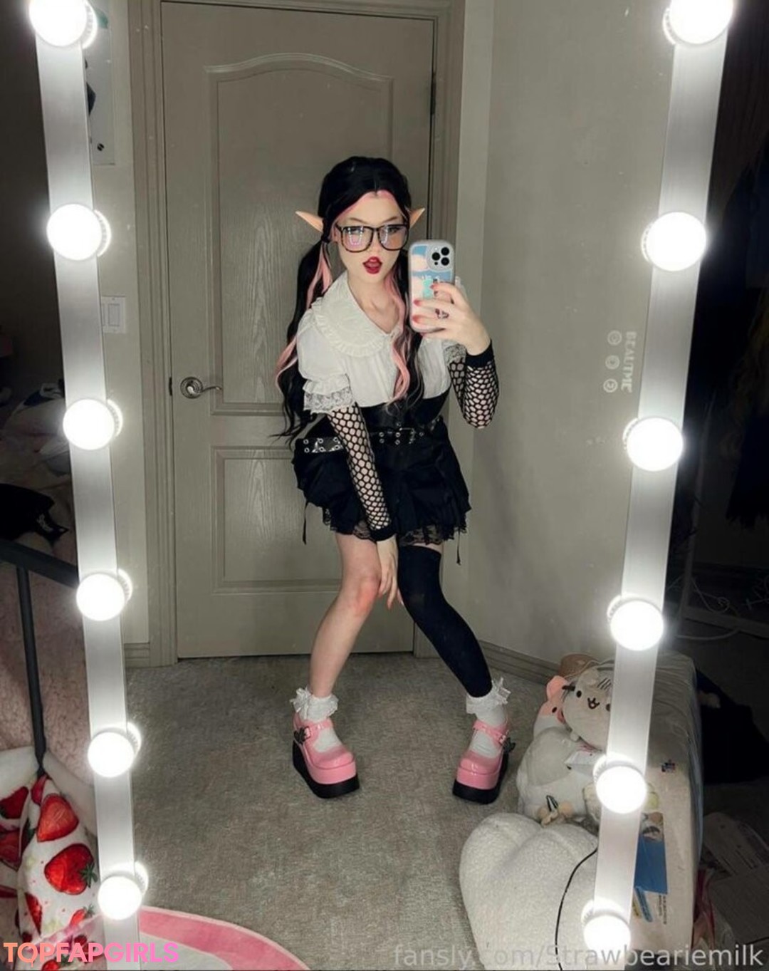 Nacktes geleaktes OnlyFans-Foto von Strawbeariemilkk #1528