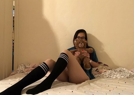 Nacktes geleaktes OnlyFans-Foto von Peachbloss