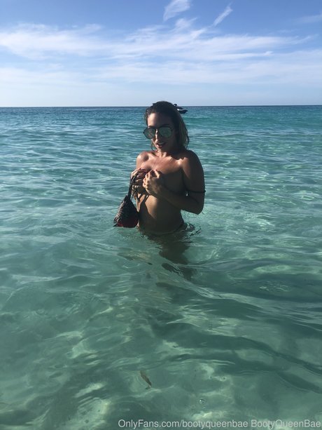 Nacktes geleaktes OnlyFans-Foto von Araqueenbae