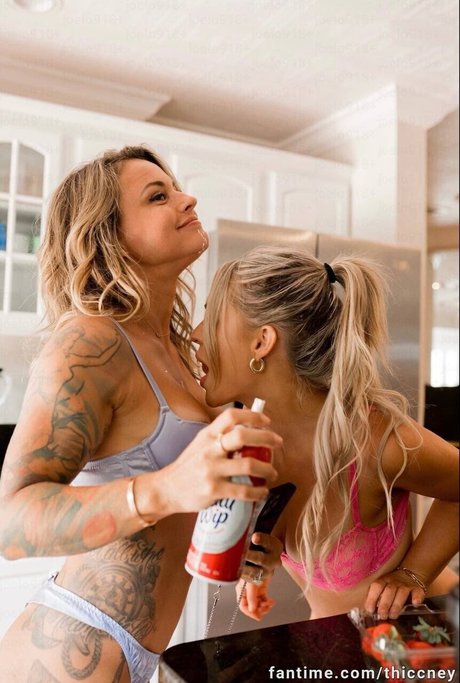 Nacktes geleaktes OnlyFans-Foto von Whitney Williams