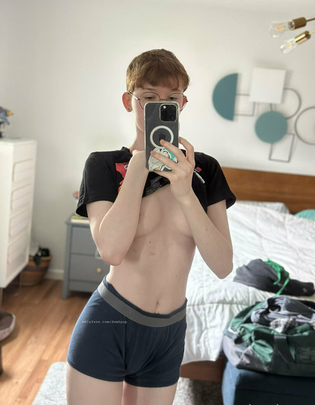 Nacktes geleaktes OnlyFans-Foto von Dxmbpup
