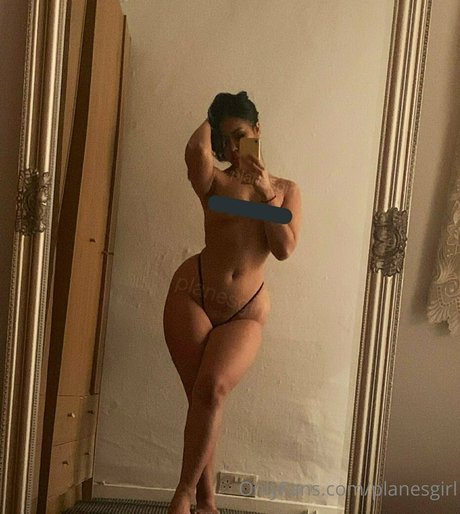 Nacktes geleaktes OnlyFans-Foto von Planesgirl
