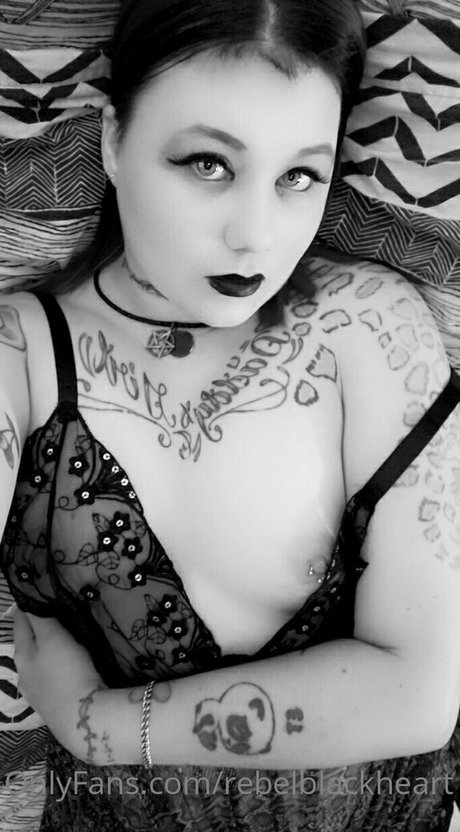 Nacktes geleaktes OnlyFans-Foto von Rebelblackheart