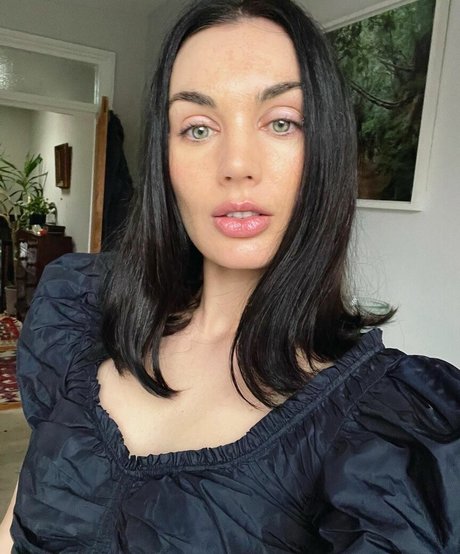 Nacktes geleaktes OnlyFans-Foto von Poppy Corby Tuech