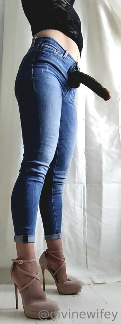 Nacktes geleaktes OnlyFans-Foto von Divinewifeyfree