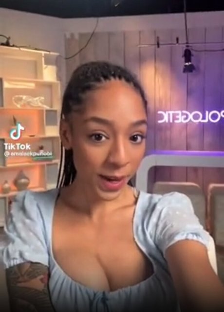 Nacktes geleaktes OnlyFans-Foto von Amala Ekpunobi