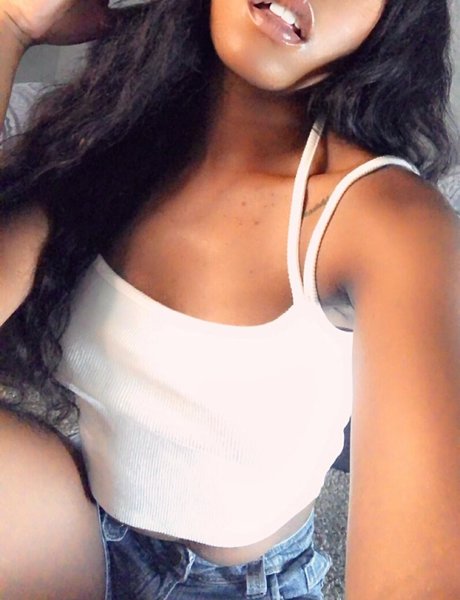 Nacktes geleaktes OnlyFans-Foto von Aprilraeee