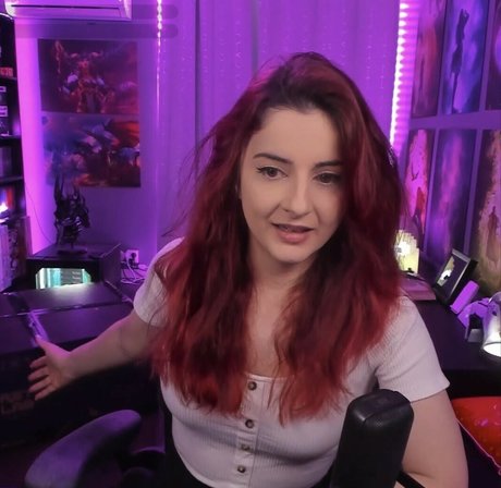 Anniefuchsia
