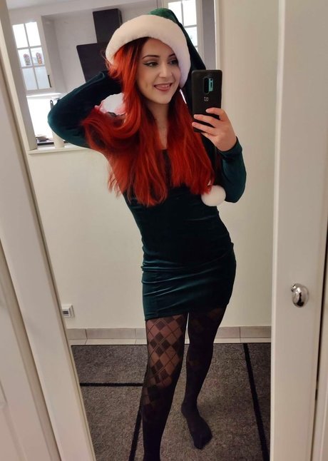 Nacktes geleaktes OnlyFans-Foto von Anniefuchsia