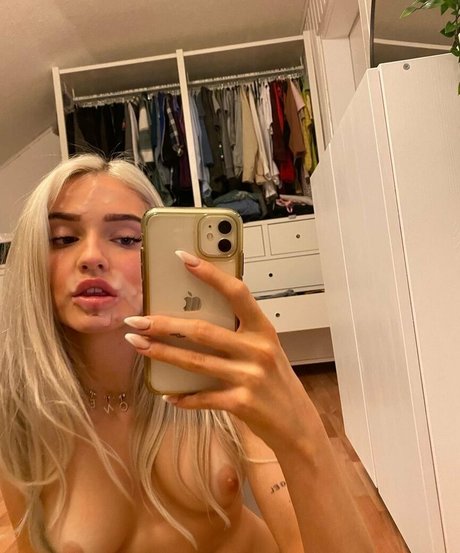 Nacktes geleaktes OnlyFans-Foto von Honeypuu