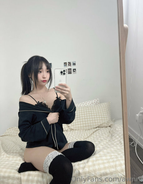 Nacktes geleaktes OnlyFans-Foto von Awnni