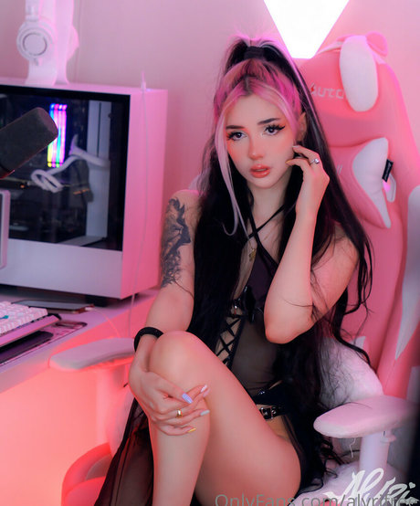 Nacktes geleaktes OnlyFans-Foto von Alyrifree
