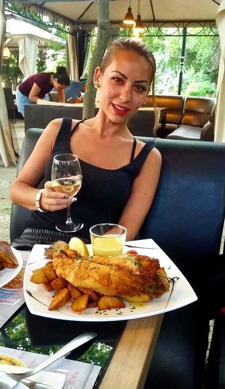 Nacktes geleaktes OnlyFans-Foto von Marinela Adalbertova