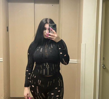Nacktes geleaktes OnlyFans-Foto von Kyphanta