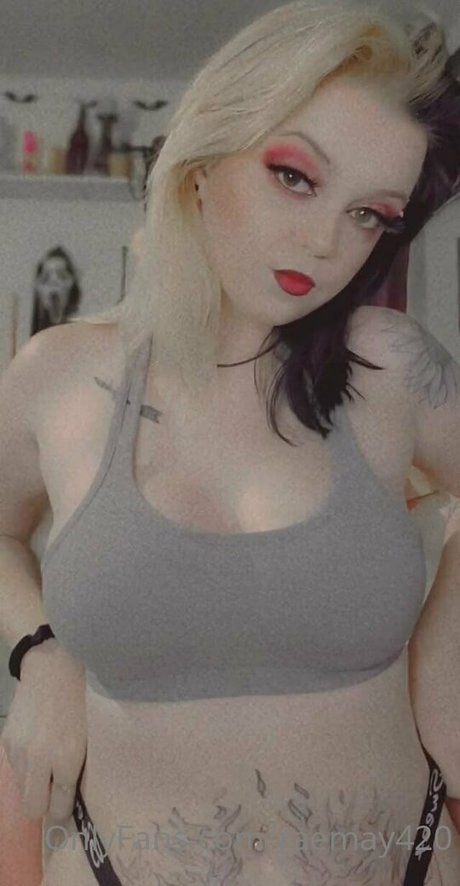 Nacktes geleaktes OnlyFans-Foto von Raemay420