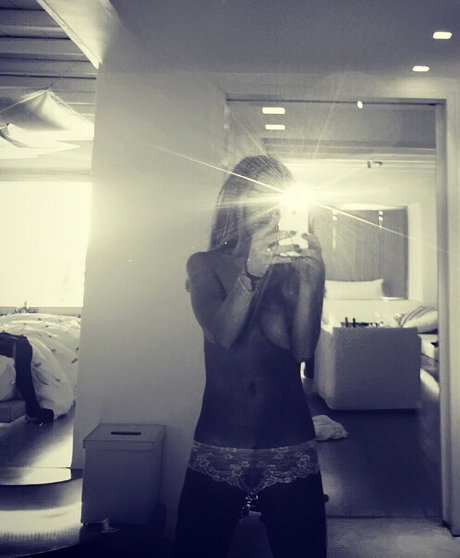Nacktes geleaktes OnlyFans-Foto von Lindsay Lohan