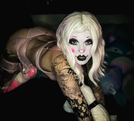 Nacktes geleaktes OnlyFans-Foto von Yourlittleclowngirl