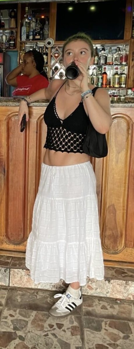 Nacktes geleaktes OnlyFans-Foto von Genevieve Hannelius