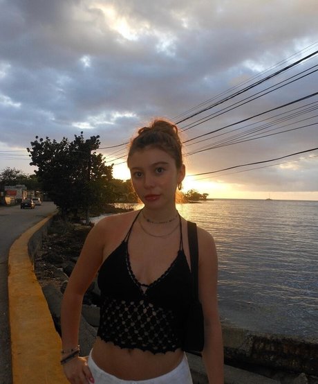 Nacktes geleaktes OnlyFans-Foto von Genevieve Hannelius
