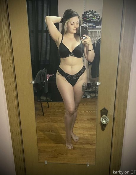 Nacktes geleaktes OnlyFans-Foto von Karby