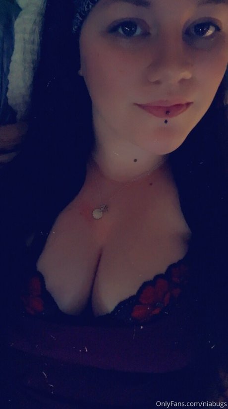 Nacktes geleaktes OnlyFans-Foto von Niabugs