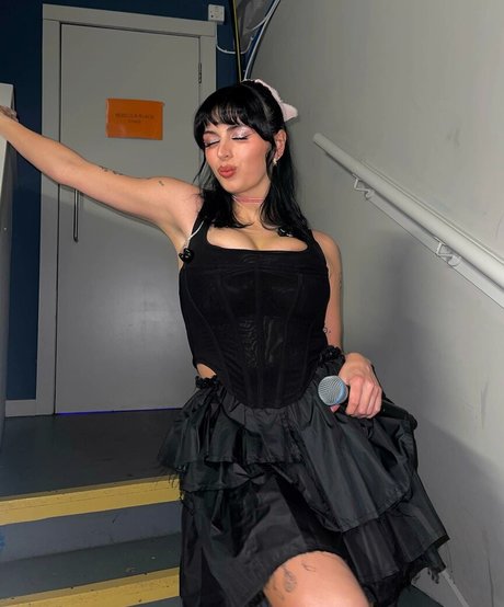 Nacktes geleaktes OnlyFans-Foto von Rebecca Black