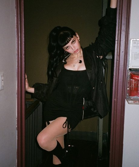 Nacktes geleaktes OnlyFans-Foto von Rebecca Black
