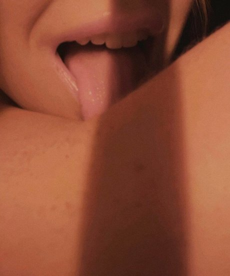 Nacktes geleaktes OnlyFans-Foto von Lauren Brooks