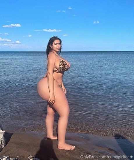 Nacktes geleaktes OnlyFans-Foto von Curvygirlteam