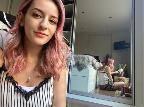 Nacktes geleaktes OnlyFans-Foto von Miss Manganese Asmr