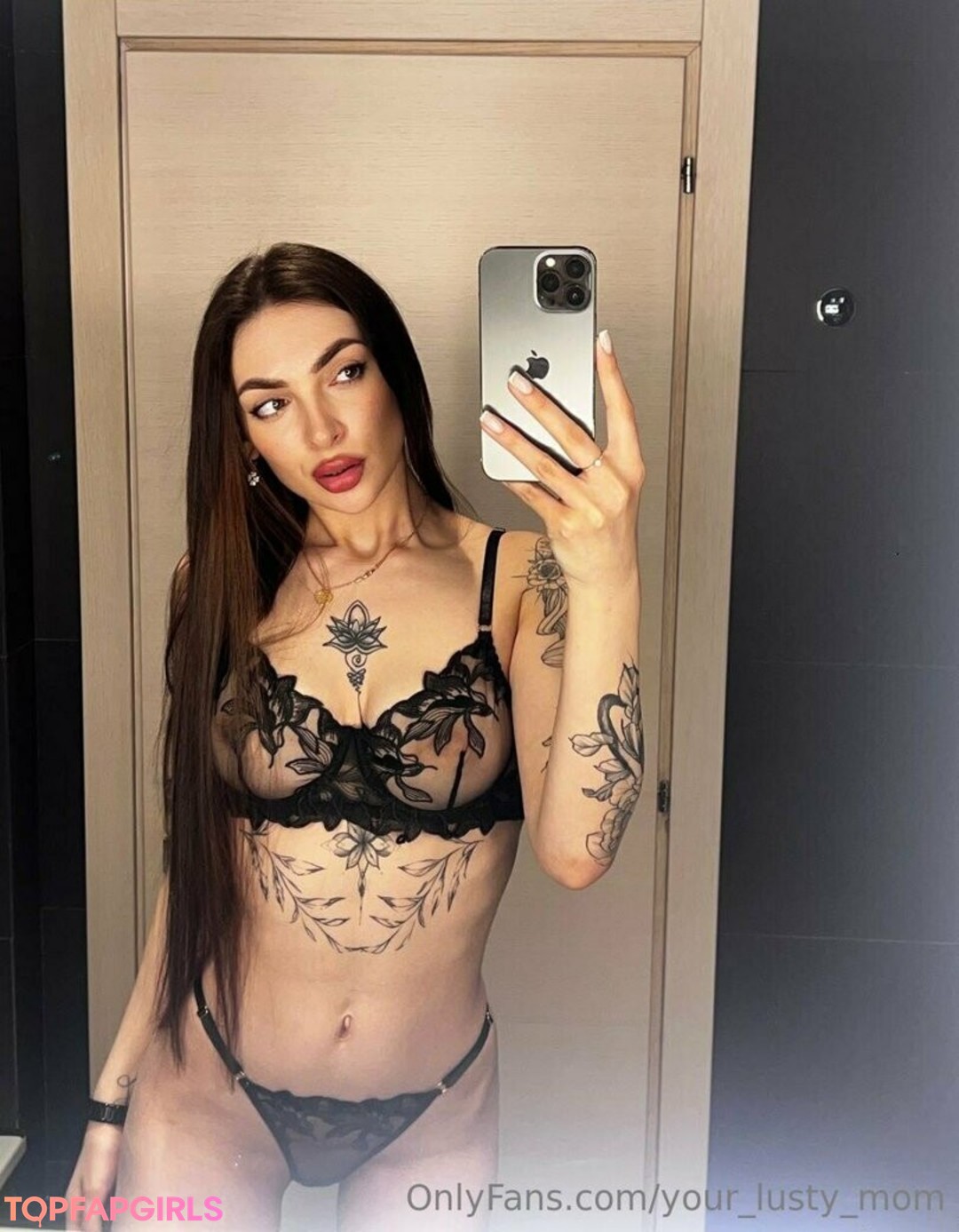 Nacktes geleaktes OnlyFans-Foto von Yourlustymom #1478