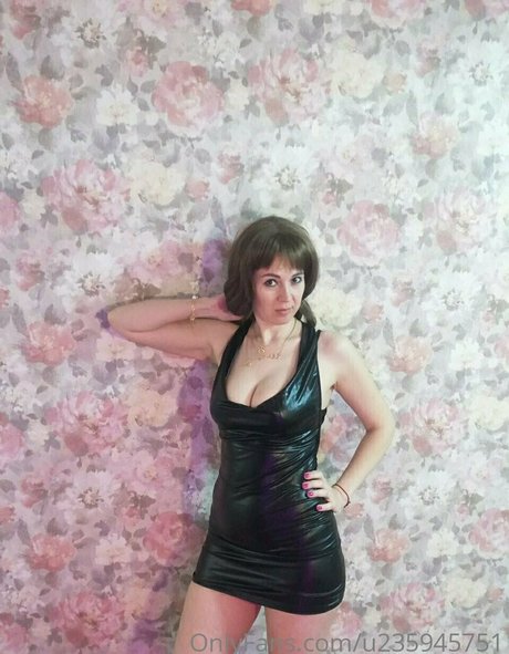 Nacktes geleaktes OnlyFans-Foto von Yourlustymom