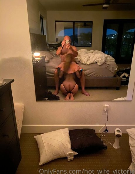 Hot_wife_victoria