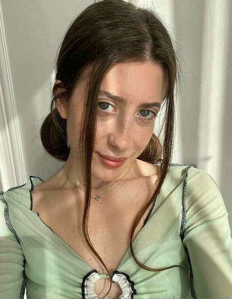 Nacktes geleaktes OnlyFans-Foto von Miareeed