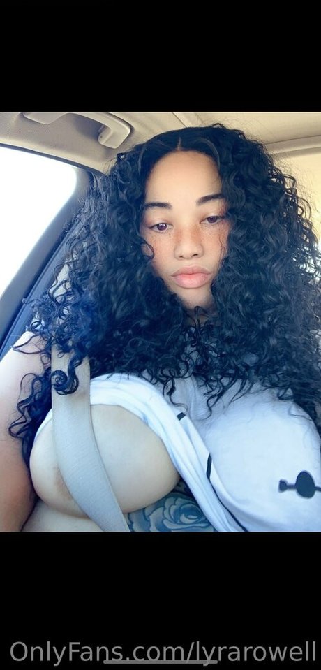 Nacktes geleaktes OnlyFans-Foto von Lyrarowell
